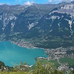 Dachwohnung Mit Balkon Am Brienzersee, Be ブリエンツ
