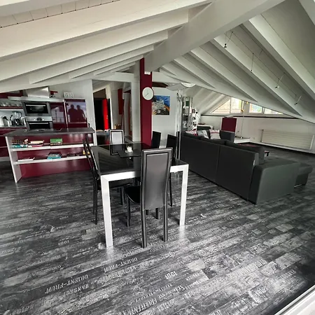 Dachwohnung Mit Balkon Am Brienzersee, Be