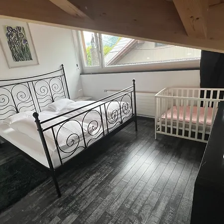 Dachwohnung Mit Balkon Am Brienzersee, Be شقة *