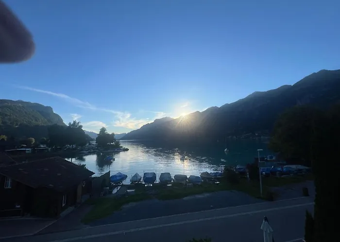 Апартаменты Dachwohnung Mit Balkon Am Brienzersee, Be