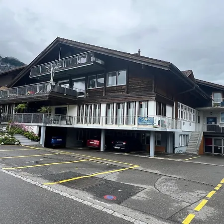 Dachwohnung Mit Balkon Am Brienzersee, Be Daire *